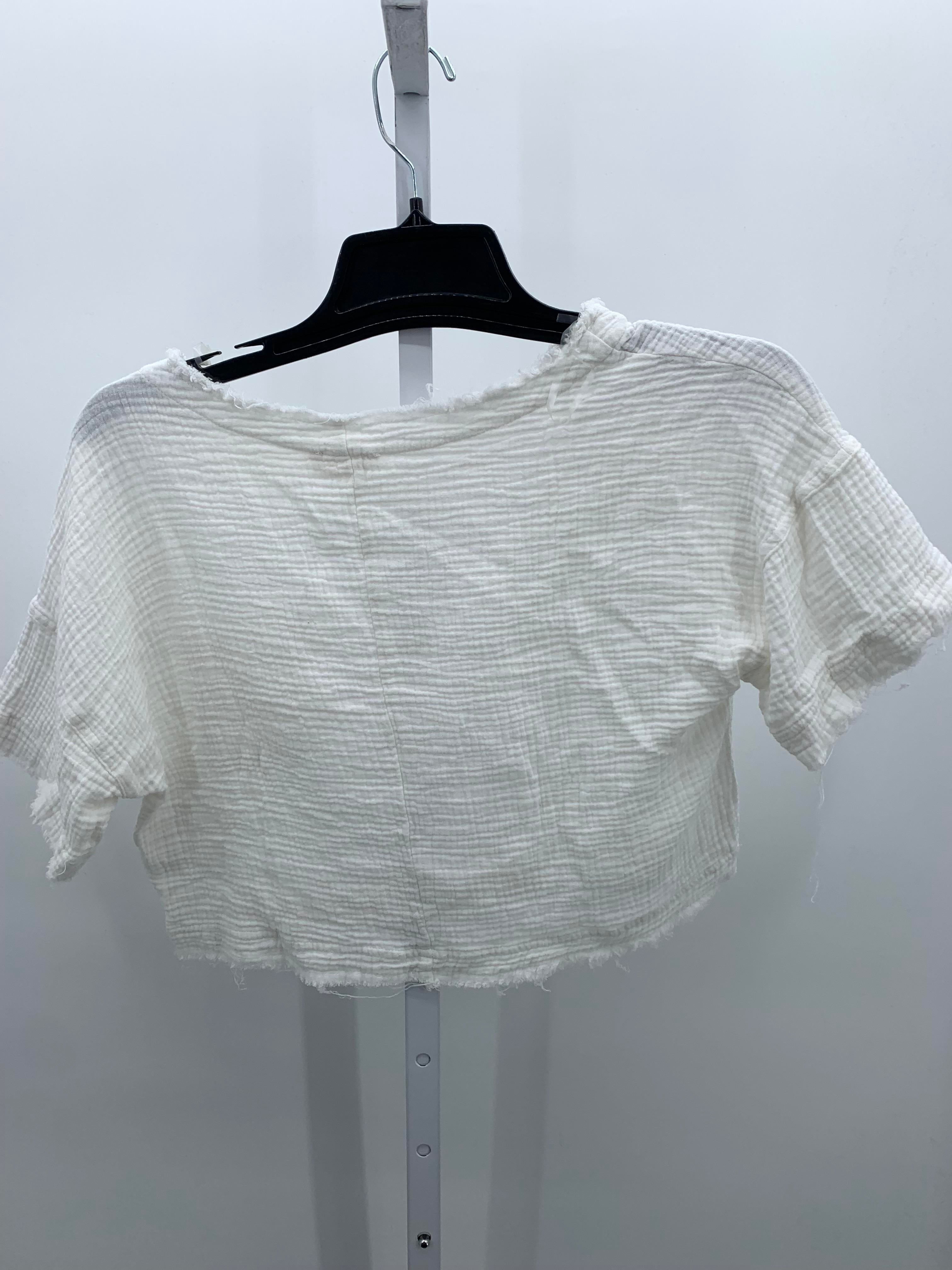 Size Medium Juniors Short Sleeve Shirt