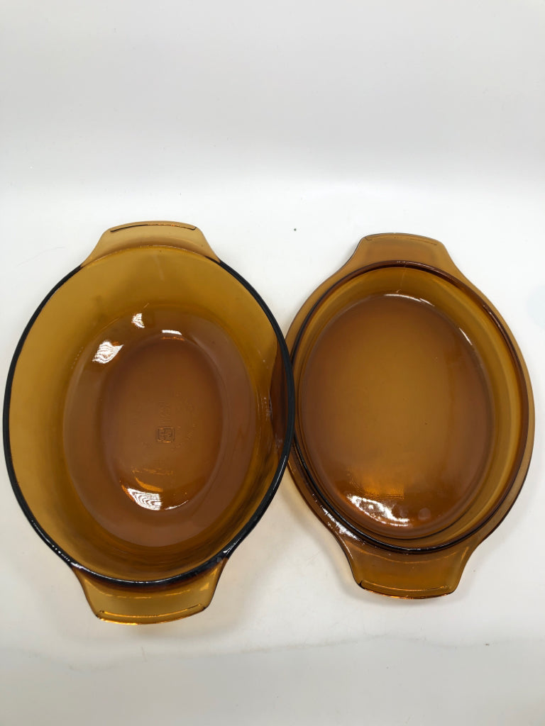 COVERED GLASS CASSEROLE DISH.