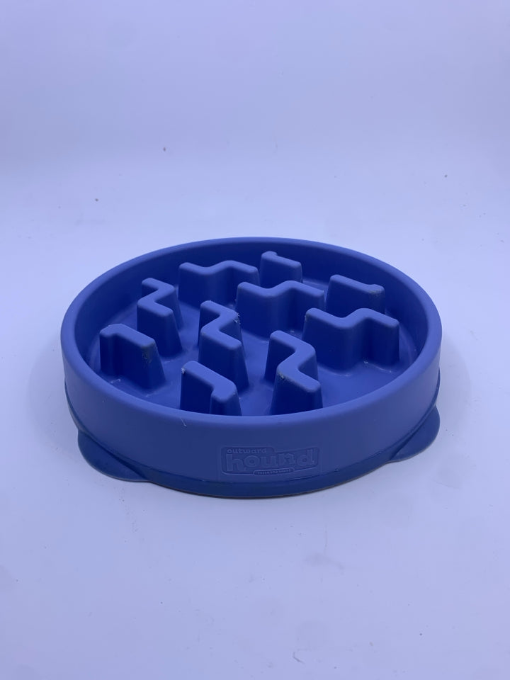 BLUE SLOW FEEDER.