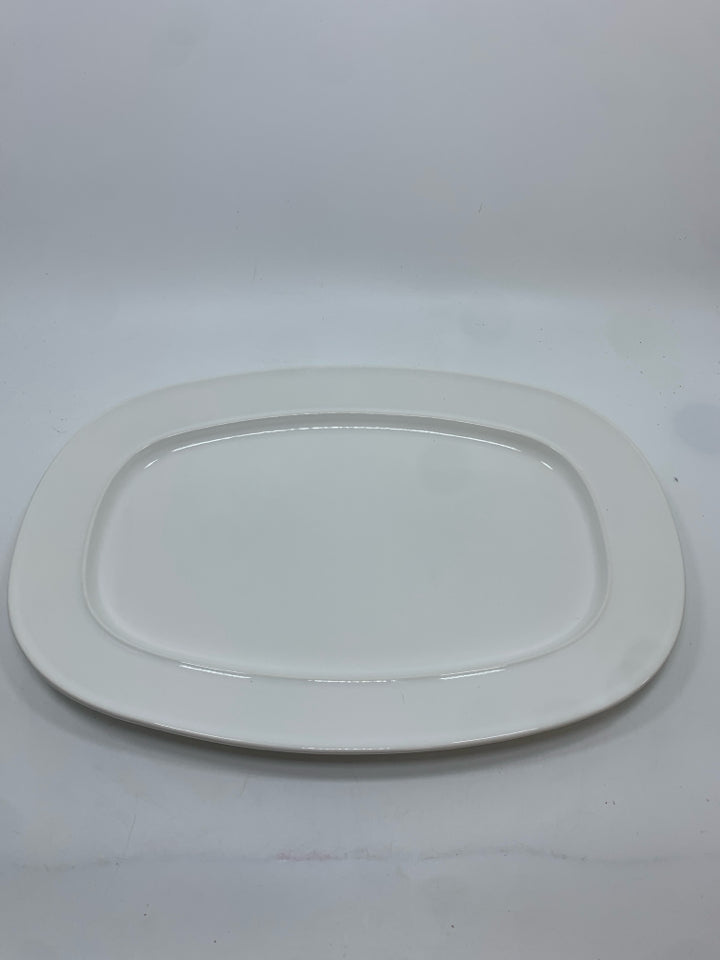 WHITE CERAMIC RECTANGLE SERVING TRAY.
