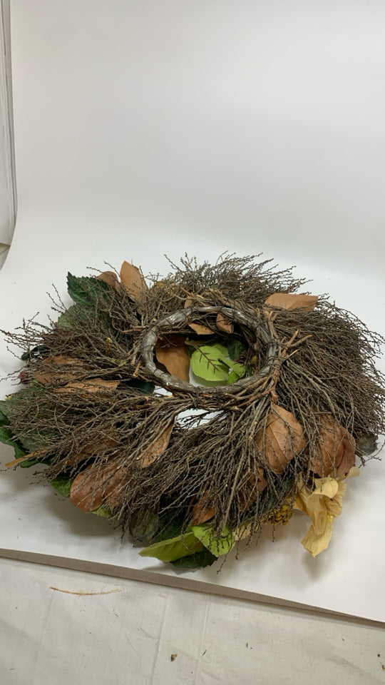 MIXED DRIED FLORALS WREATH.