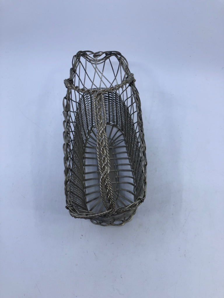 OVAL WINE BOTTLE WIRE BASKET W/HANDLE.