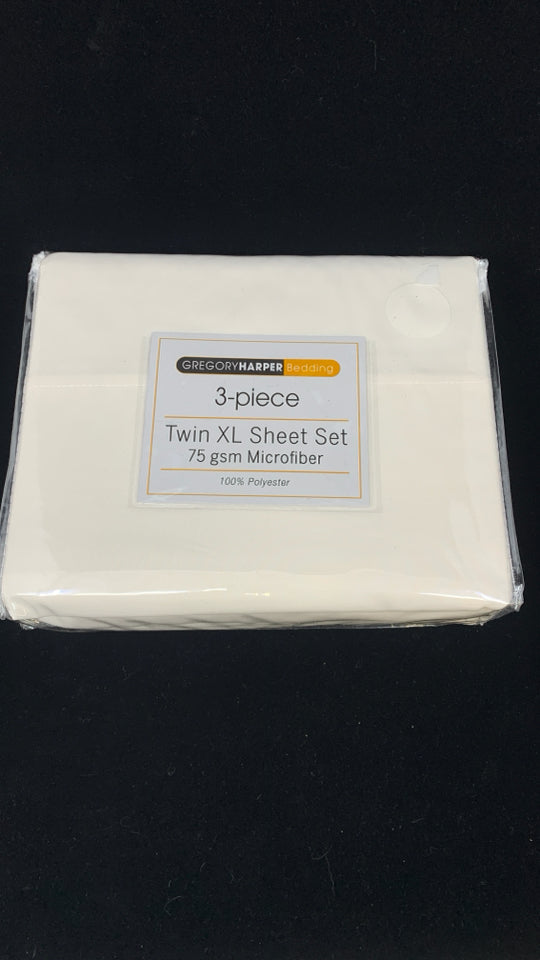 NIP TWIN XL CREAM SHEET SET.