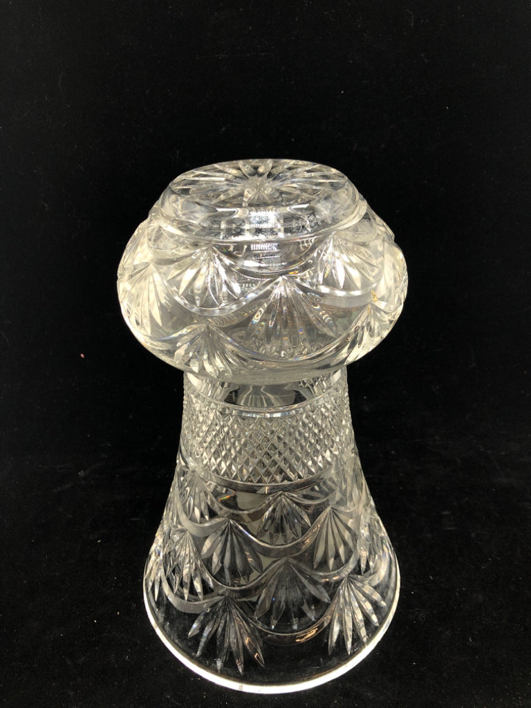STARBURST PATTERN CUT GLASS VASE.