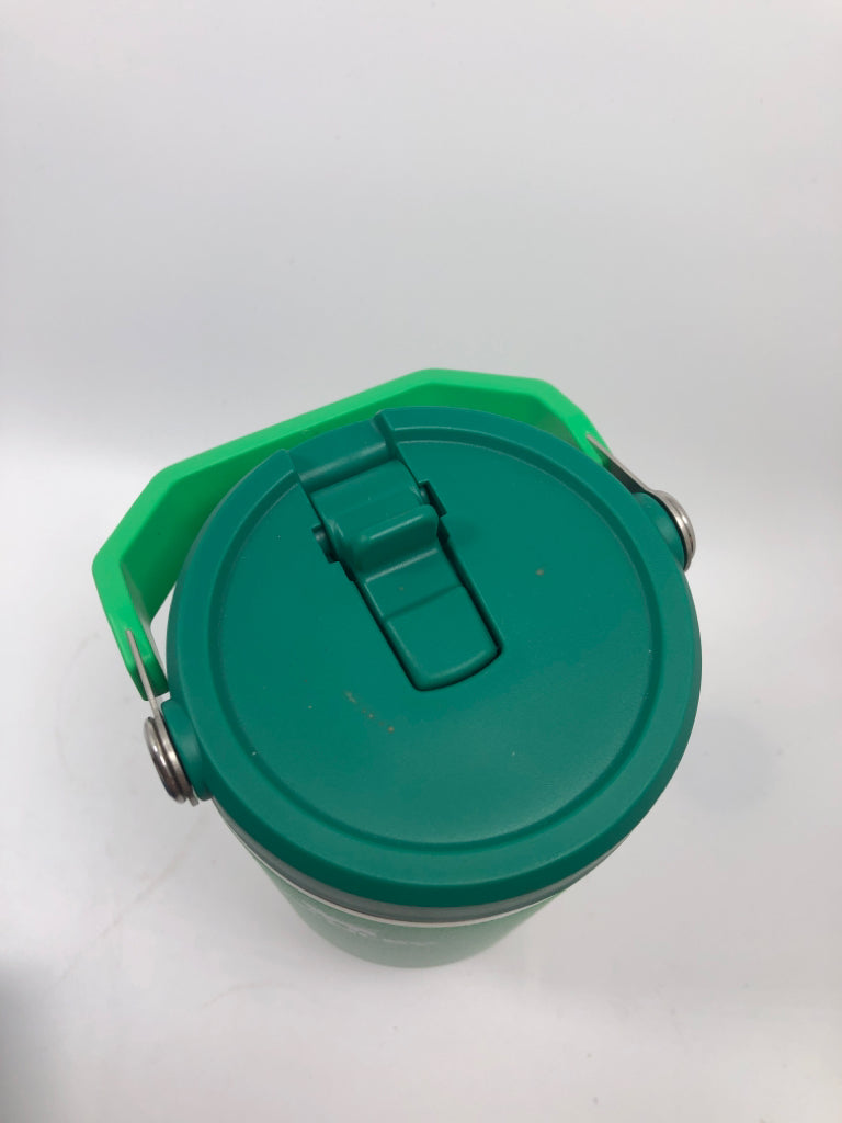 NWT GREEN FLIP STRAW STANLEY.