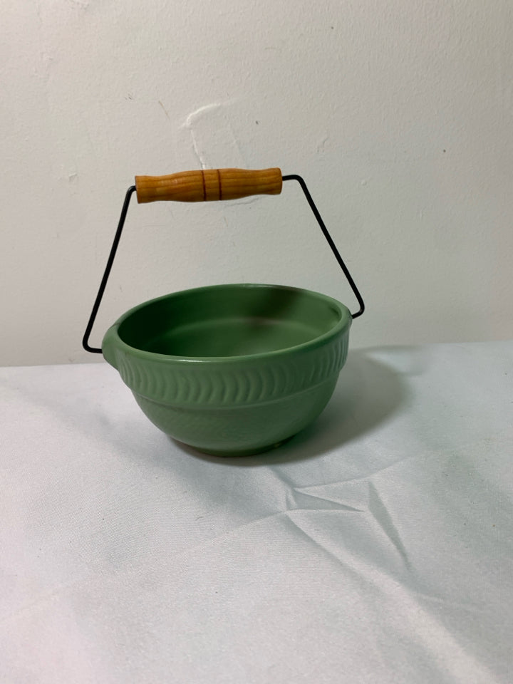 SMALL MATTE GREEN BOWL W BLACK HANDLE 5.