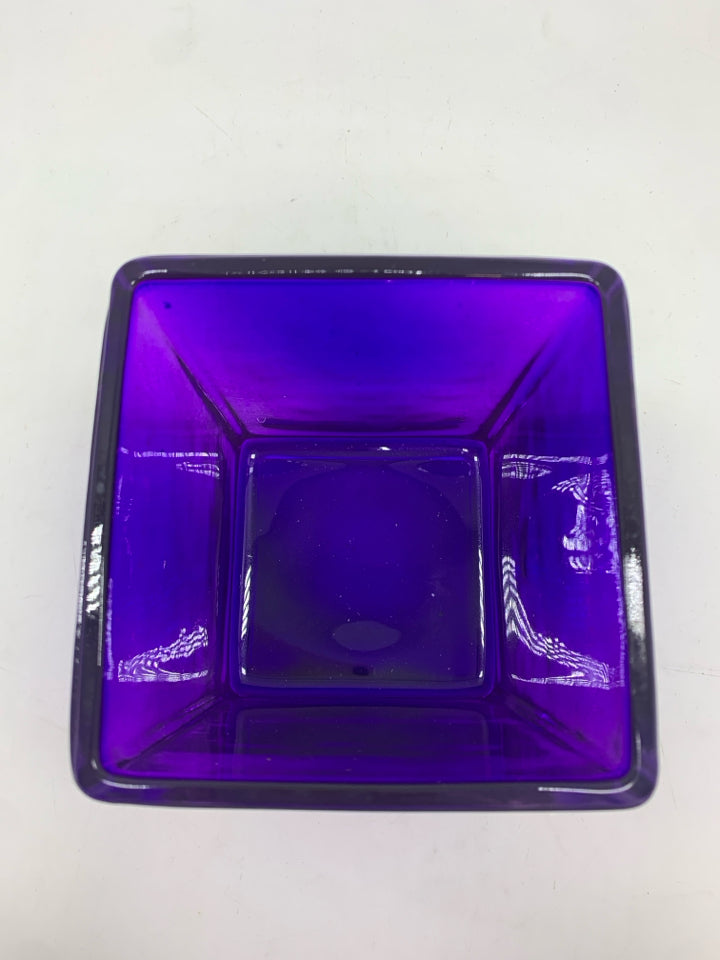 SQUARE PURPLE GLASS VASE.