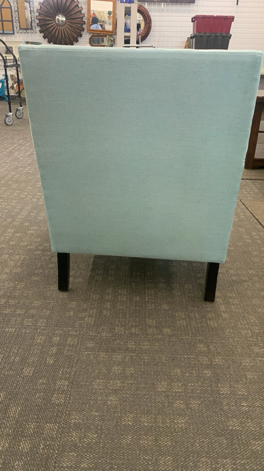 UPHOLSTERED BLUE ACCENT CHAIR.