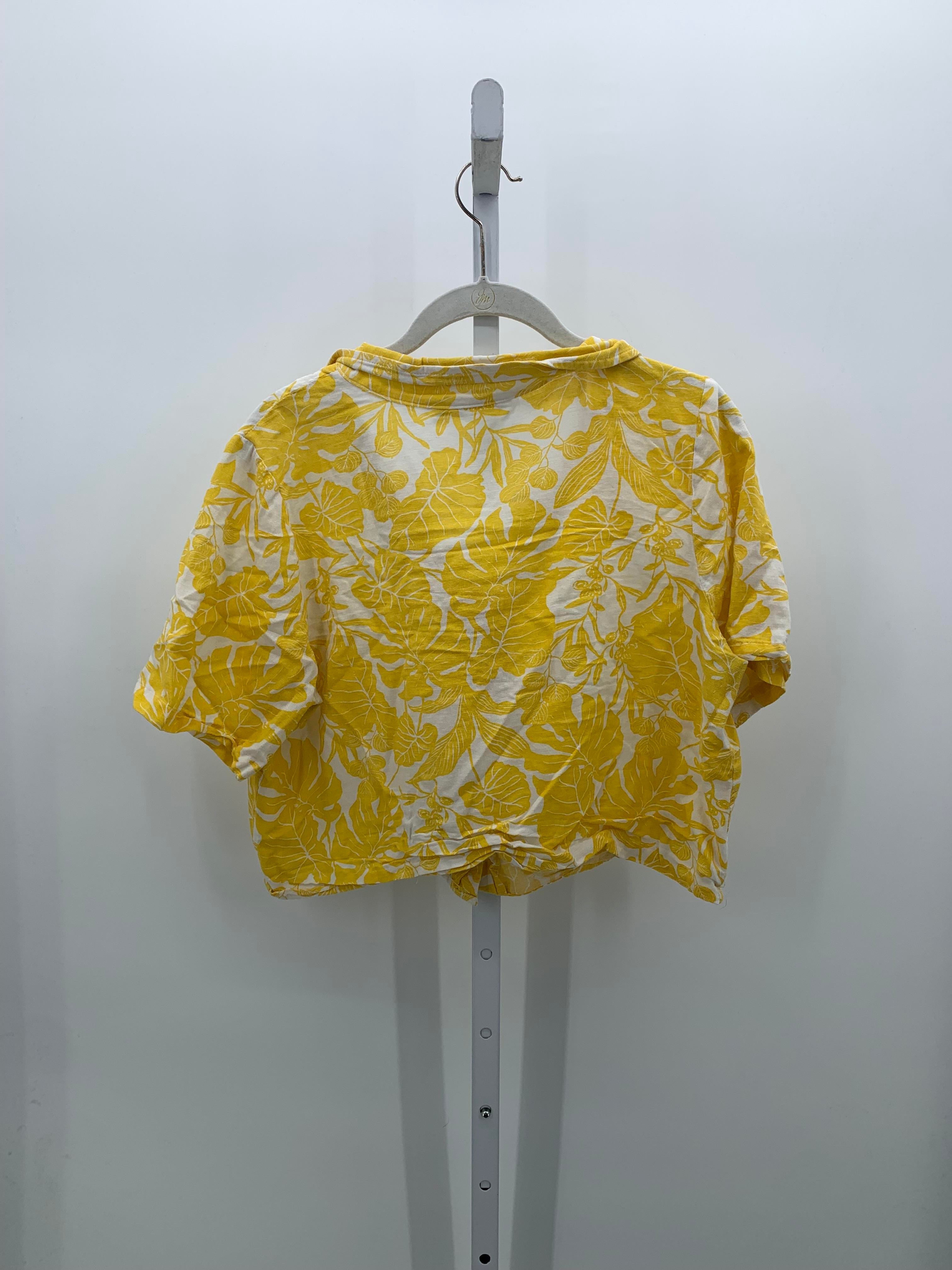 Size Large Juniors Short Sleeve Shirt