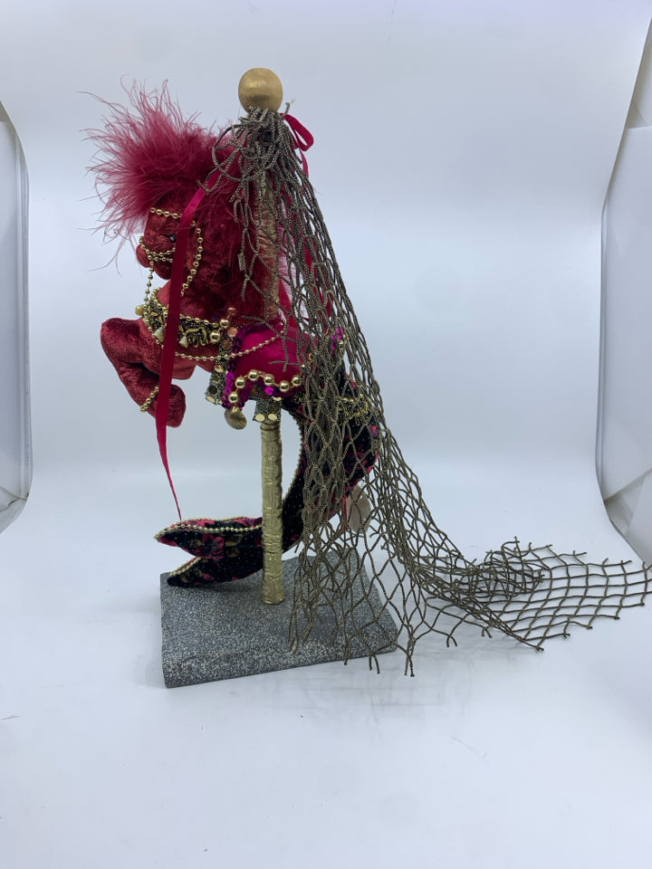 MAROON CAROUSEL SEA HORSE W NETTING.