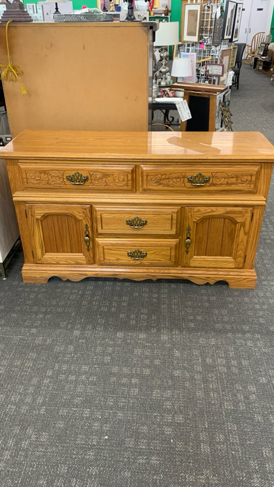 CARVED OAK SIDEBOARD CABINET W/4 DRAWERS+2 CABINETS.