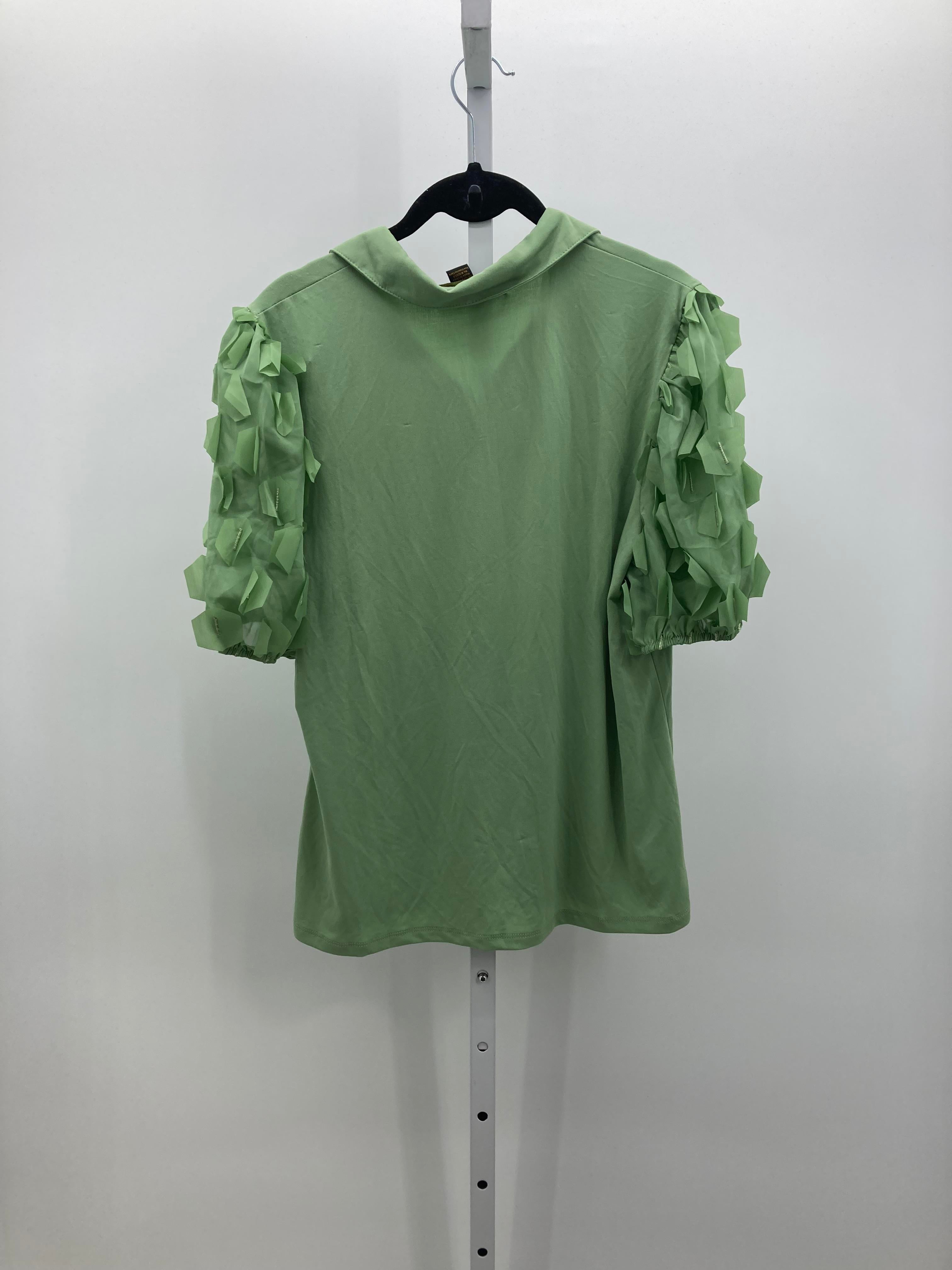 Size Medium Misses Short Sleeve Shirt