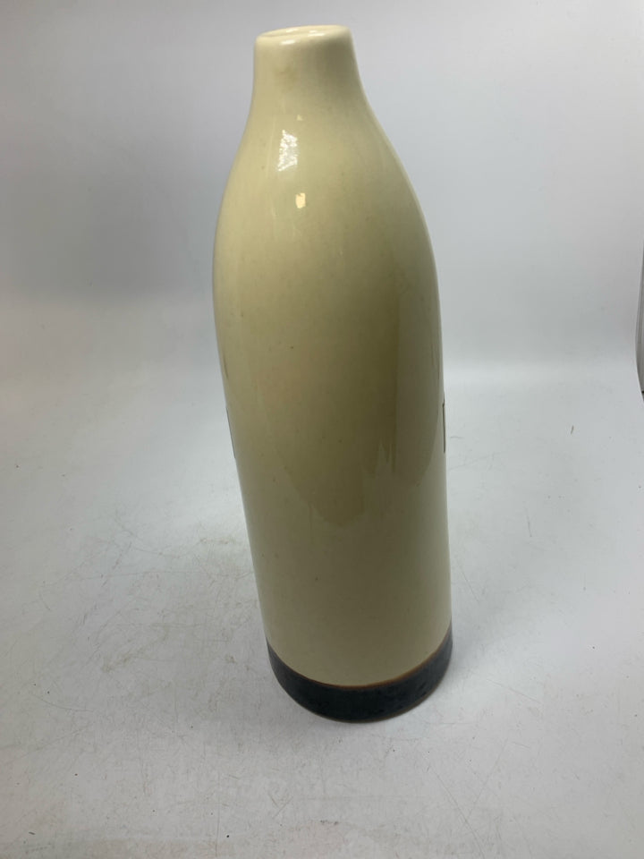 DARK BROWN BOTTOM VASE W/ SHORT NECK.