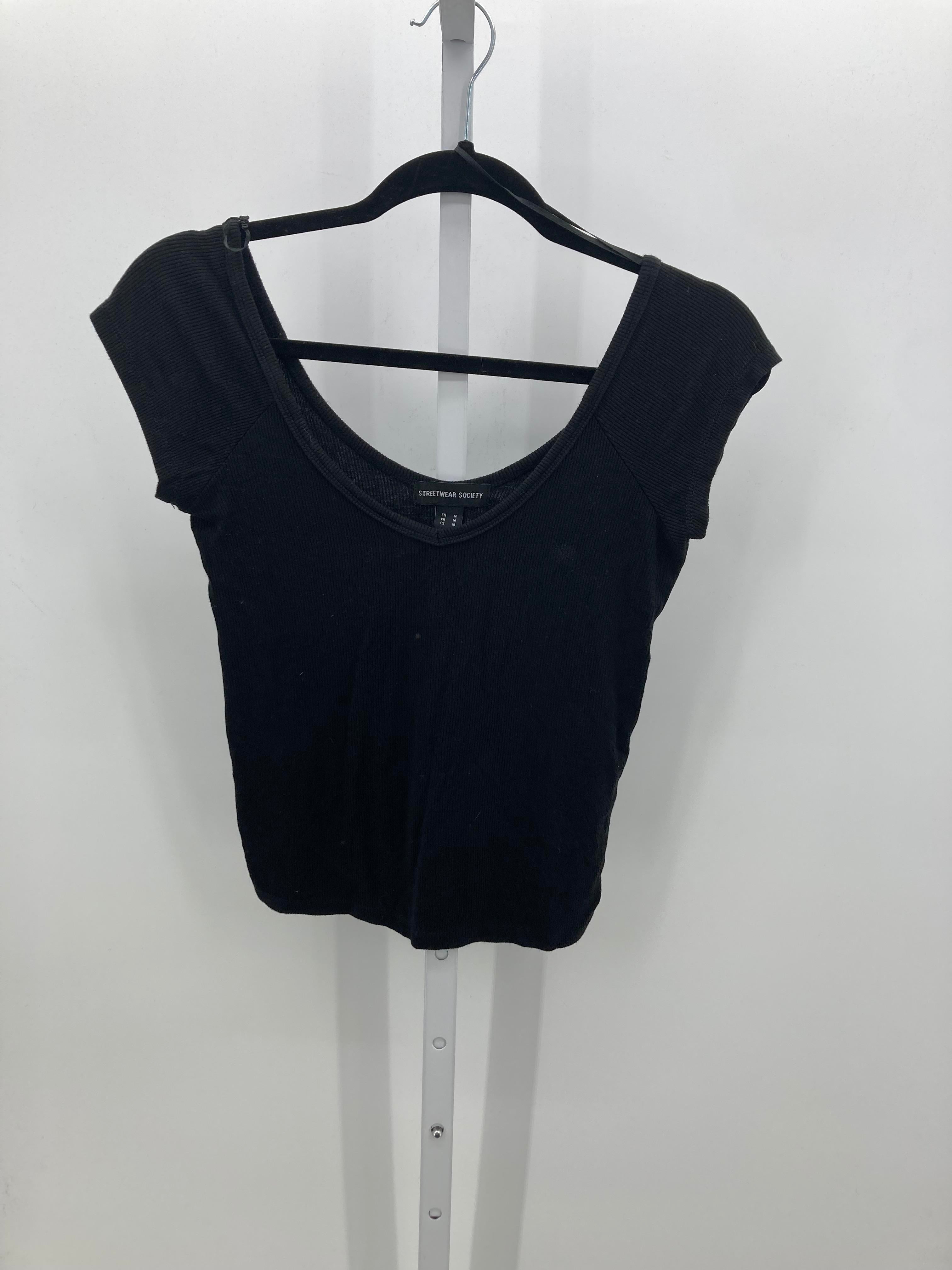 Size Medium Juniors Short Sleeve Shirt
