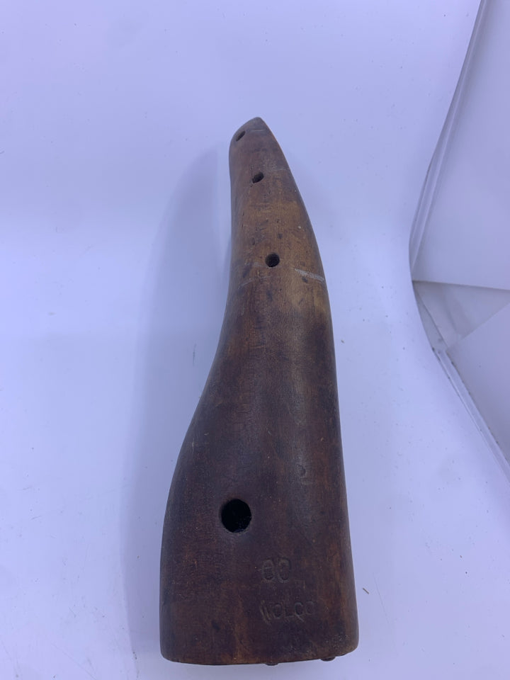 VTG WOOD SHOE STRETCHER.