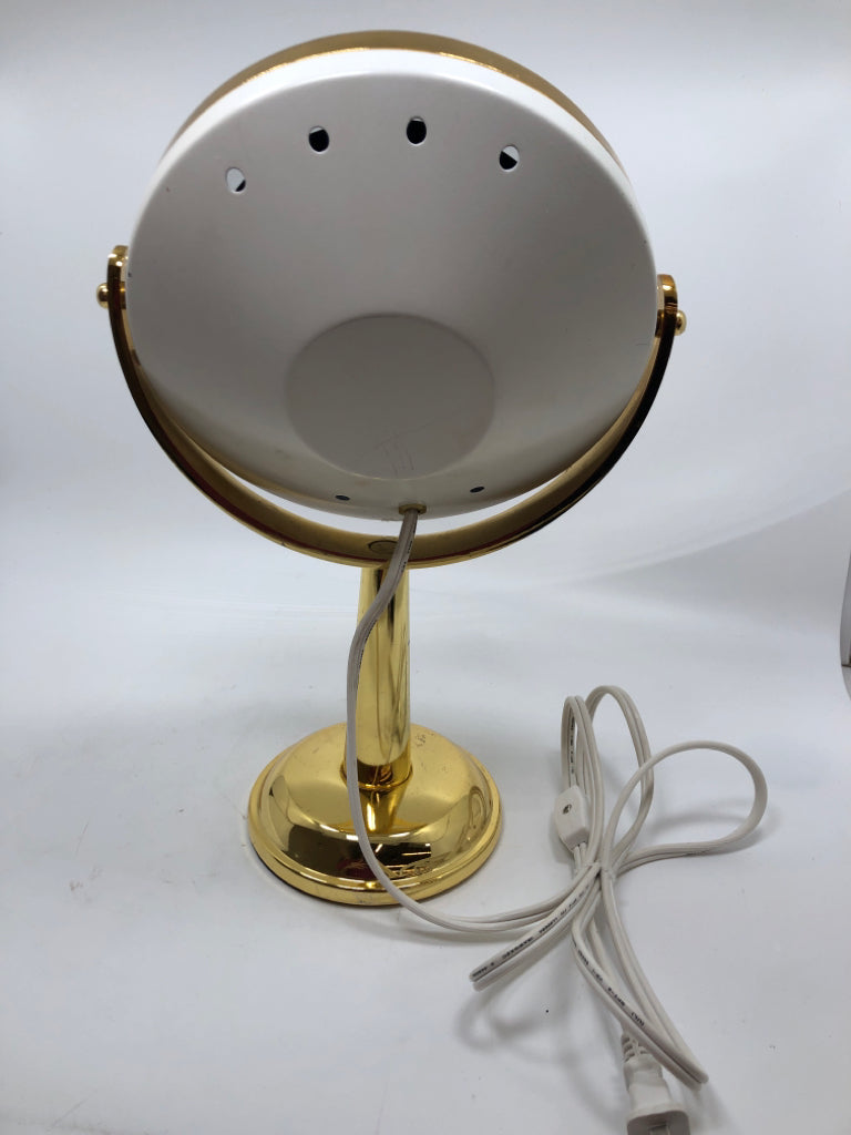 GOLD MAGNIFYING MAKEUP MIRROR.