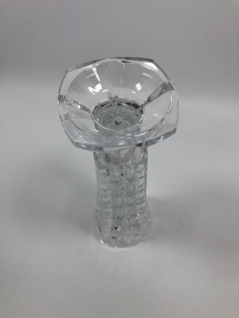 CLEAR CRYSTAL STAR/SQUARE PATTERN BUD VASE.