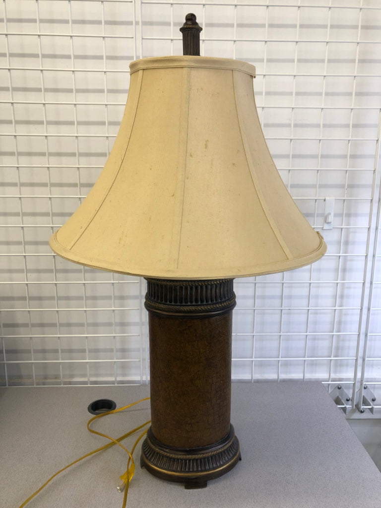 ORNATE SNAKE SKIN LAMP W/CREAM SHADE.