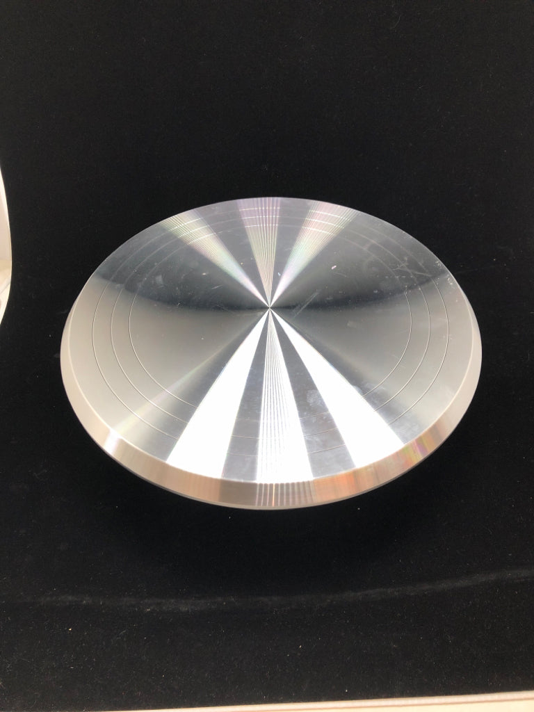 SPINNING METAL CAKE STAND.