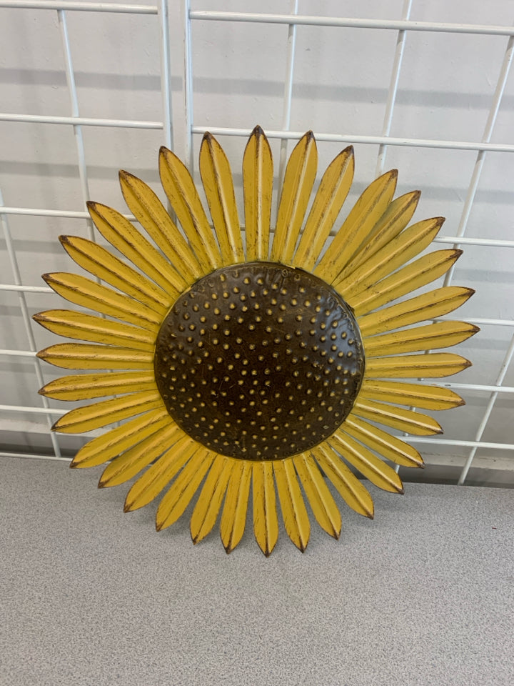 LG METAL SUNFLOWER WALL DECOR.