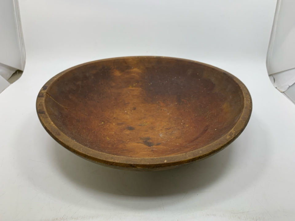 RUSTIC DARK WOOD CARVED BOWL.