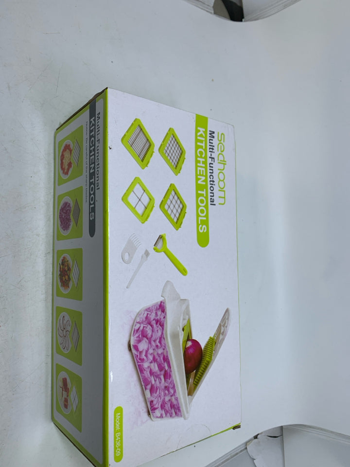 NIB FOOD CHOPPER W/ DIFFERENT BLADES.