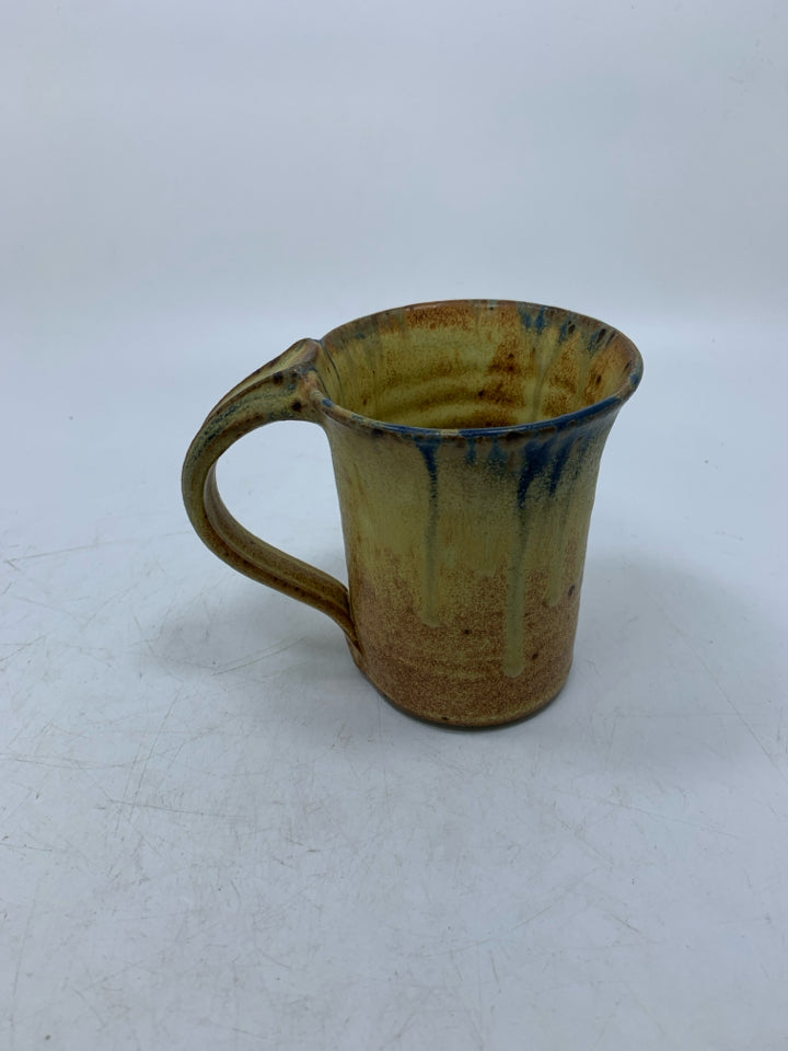 YELLOW/TAN POTTERY MUG.