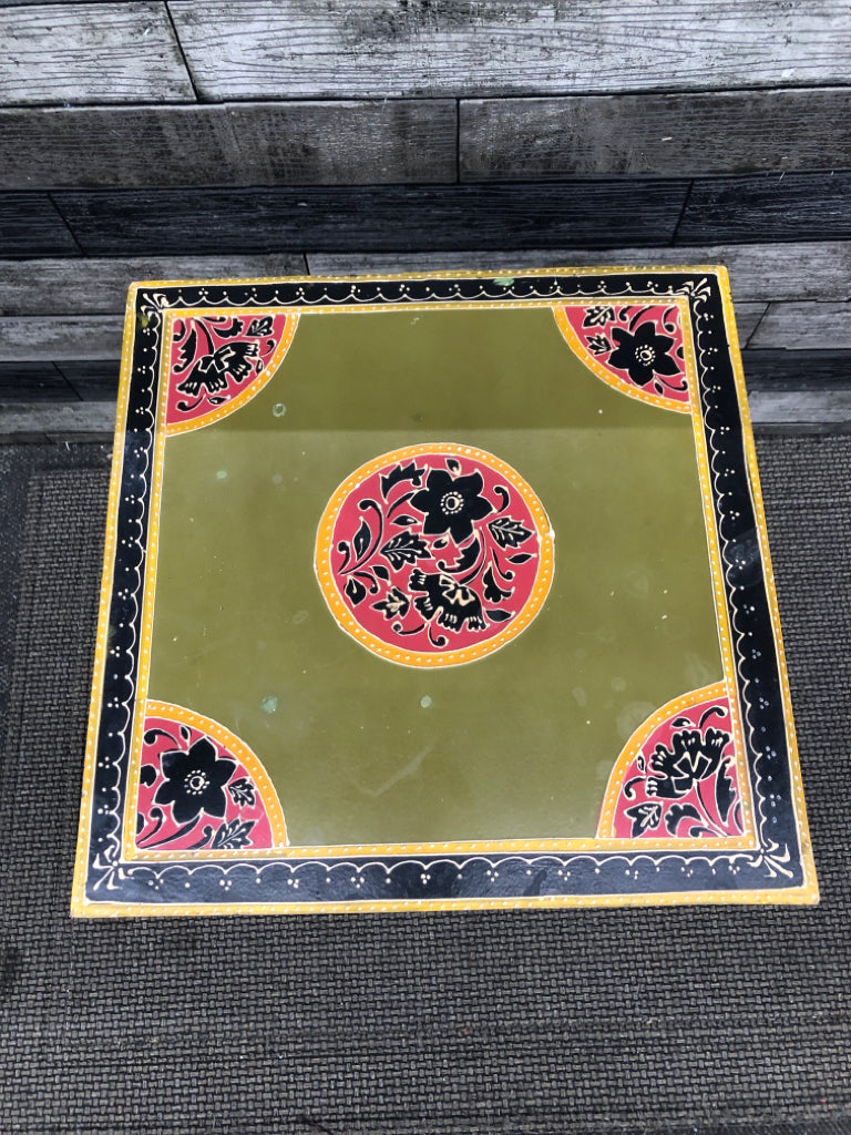 COLORFUL END TABLE W/GREEN TOP & YELLOW BASE & FLORAL LINEWORK.
