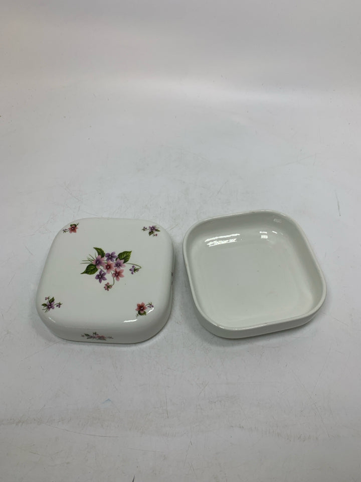 RUBEL SQUARE FLORAL TRINKET BOX.