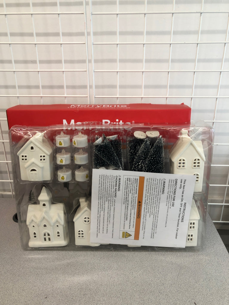 NIB 24PC CERAMIC CHRISTMAS VILLAGE SET.