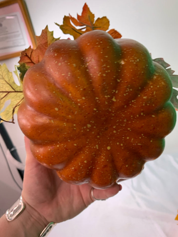 SPECKLED PUMPKIN W/ FAUX FALL BOUQUET.