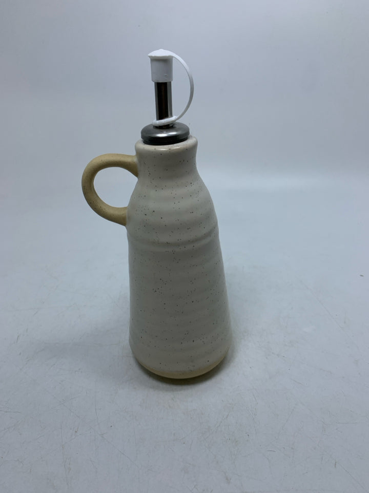 SPECKLED CREAM OIL DISPENSER.