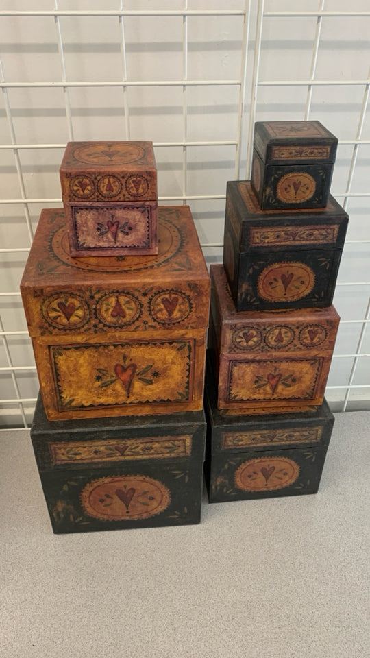 7PC PRIMITIVE HEART THEMED NESTING BOXES.
