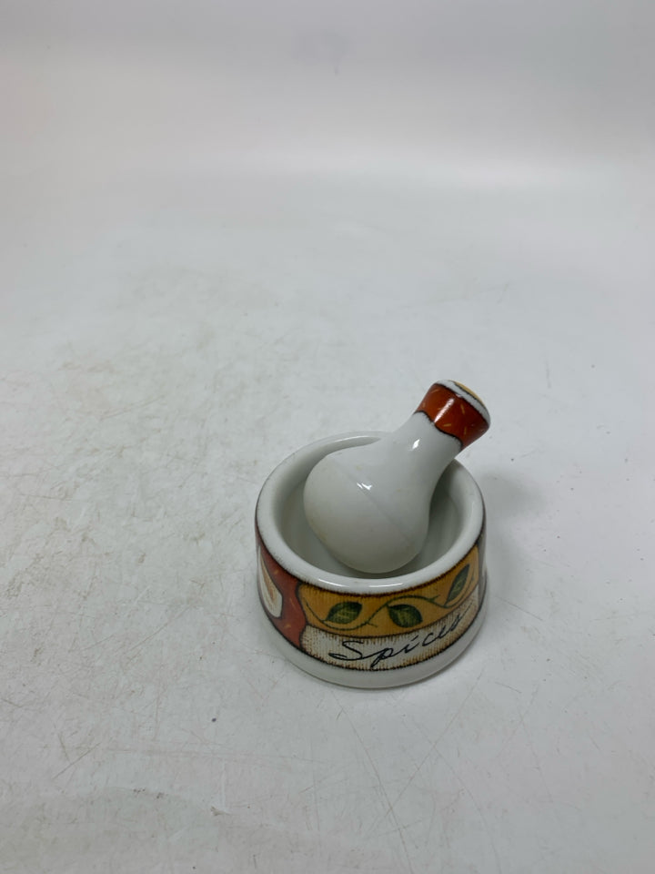 SMALL MARDAR AND PESTLE SPICES THEME.