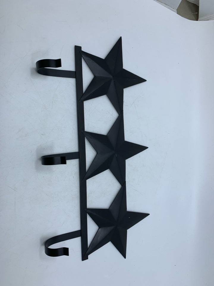 LIGHTWEIGHT 3 HOOK METAL STAR WALL HANGING.
