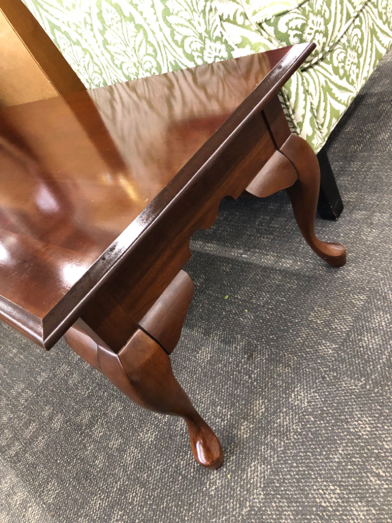 DARK WOOD COFFEE TABLE.