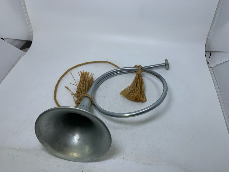 SILVER METAL TRUMPET DECOR.