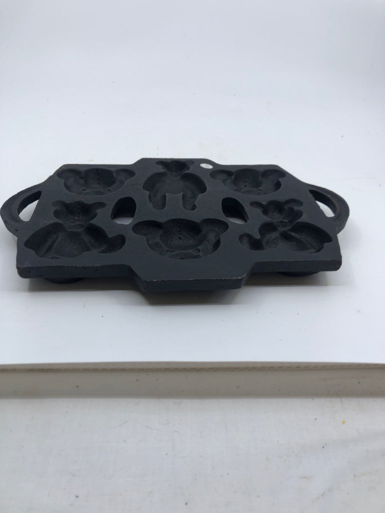 VTG HEAVY CAST IRON BEAR MOLDS.