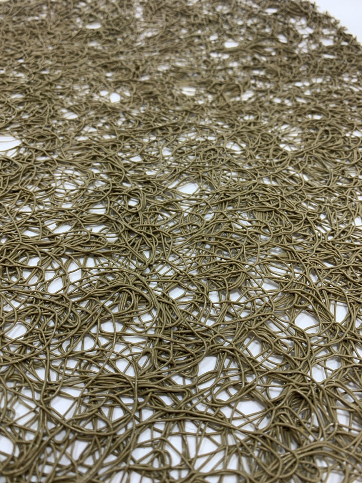 4 OBLONG BROWN SILICONE PLACEMATS.