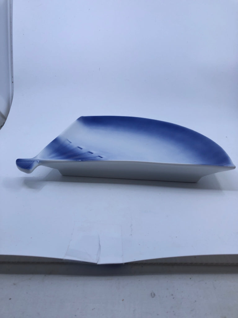 8PC VINTAGE FAN SHAPED APPETIZER SET- WHITE AND BLUE.