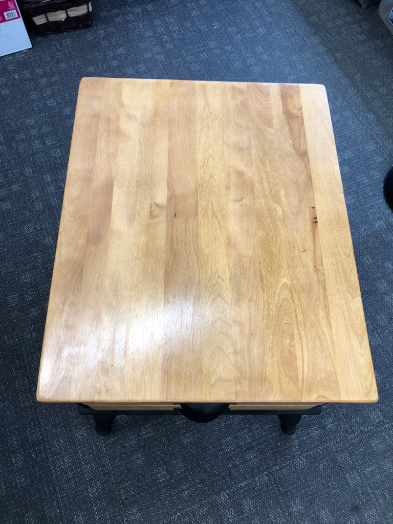 2-TONED BLACK & WOOD SIDE TABLE W/2 DRAWERS.