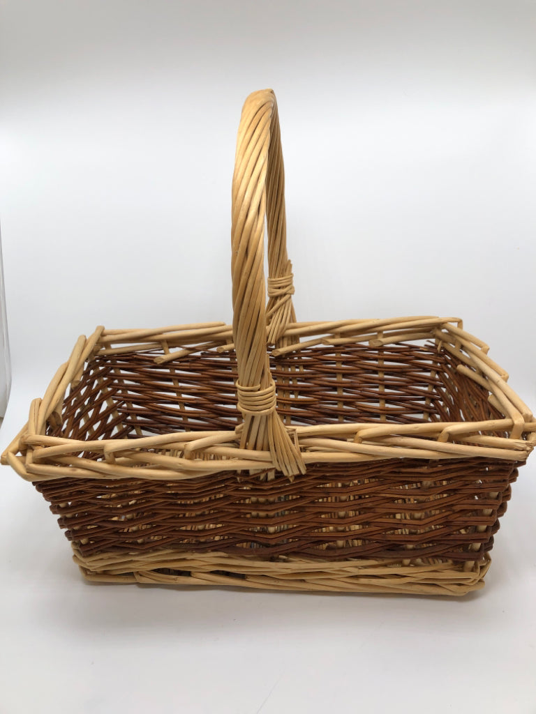 TWO TONE WOVEN RECTANGLE BASKET W/HANDLE.