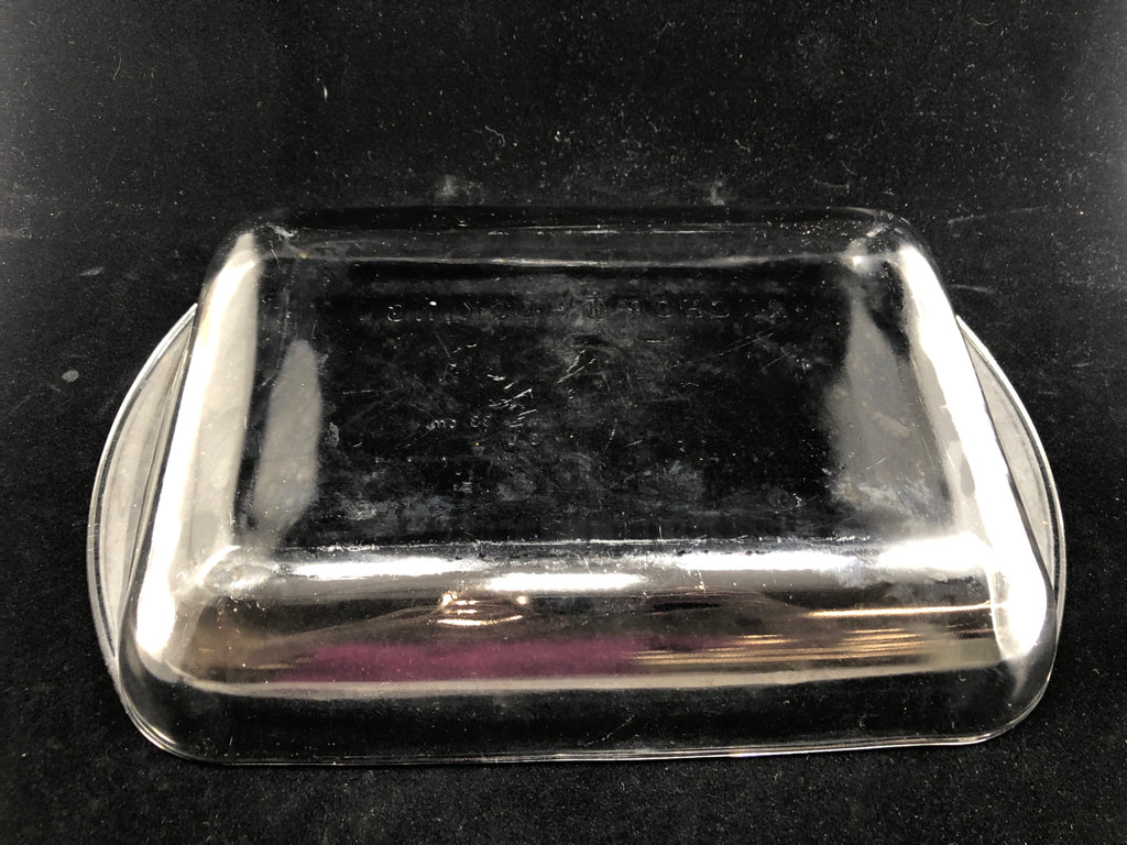 CLEAR GLASS BAKING DISH.