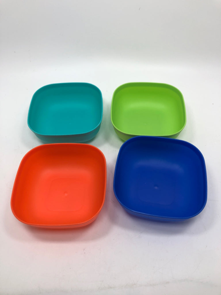 20PC PLASTIC KIDS MULTI COLOR DINNER SET IN BAG.