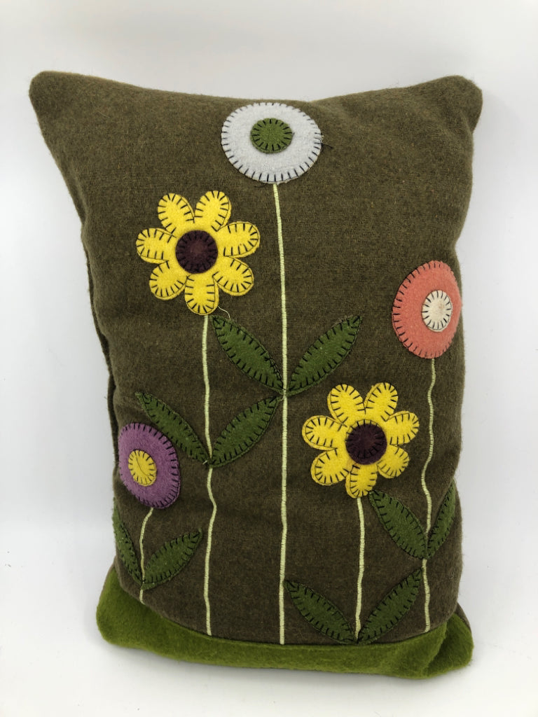 GREEN PILLOW W/ STITCHED FLOWERS.
