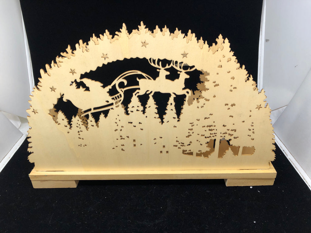 WOOD LIGHT UP SANTA AND TREES DECOR.