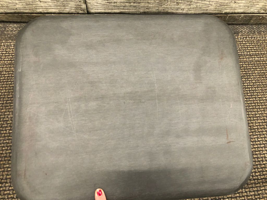 2 PC METAL ROASTING PAN W/ INSERT.