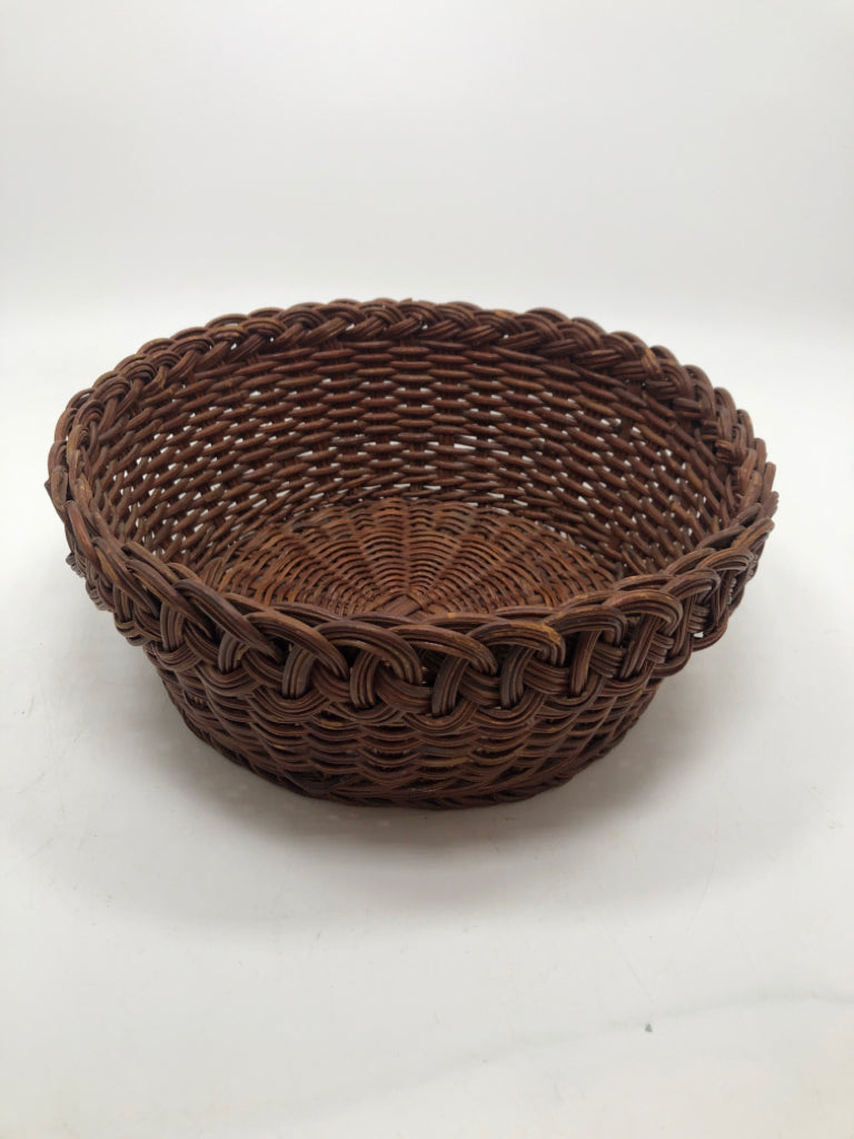 DARK ROUND FIBER BASKET W/LOOP RIM.