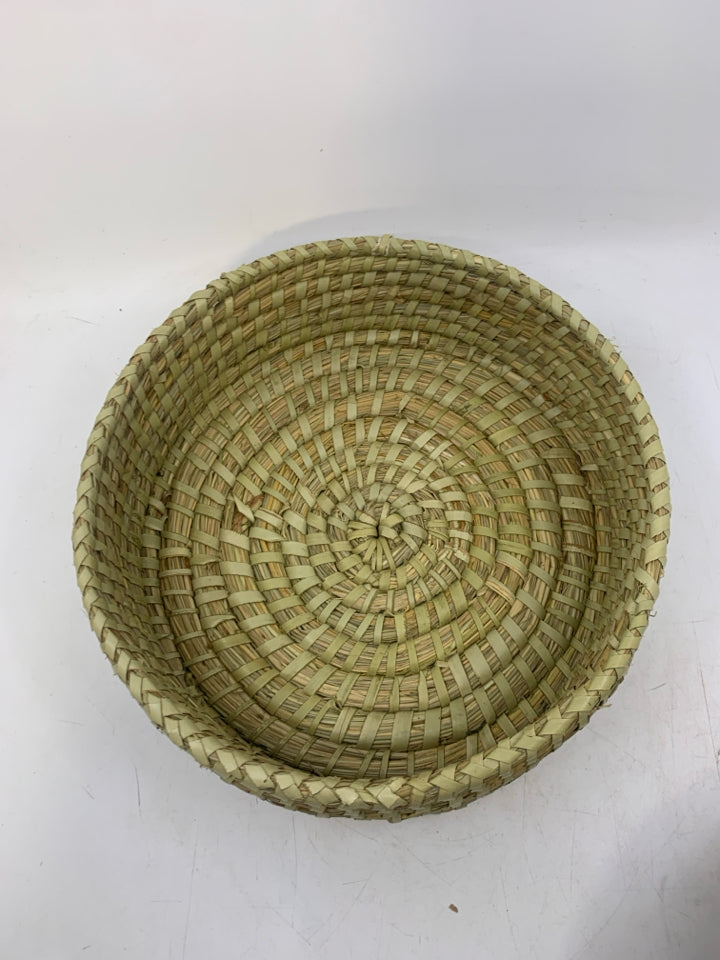 WOVEN BASKET W/ WARMER INSERT EMBOSSED DOVE.