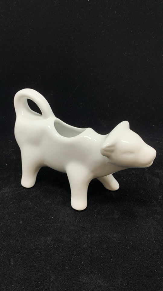 CERAMIC COW CREAMER.